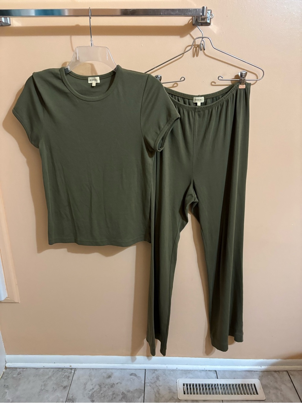 Donni. Baby Rib Scallop Top & Pants Set in Oregano